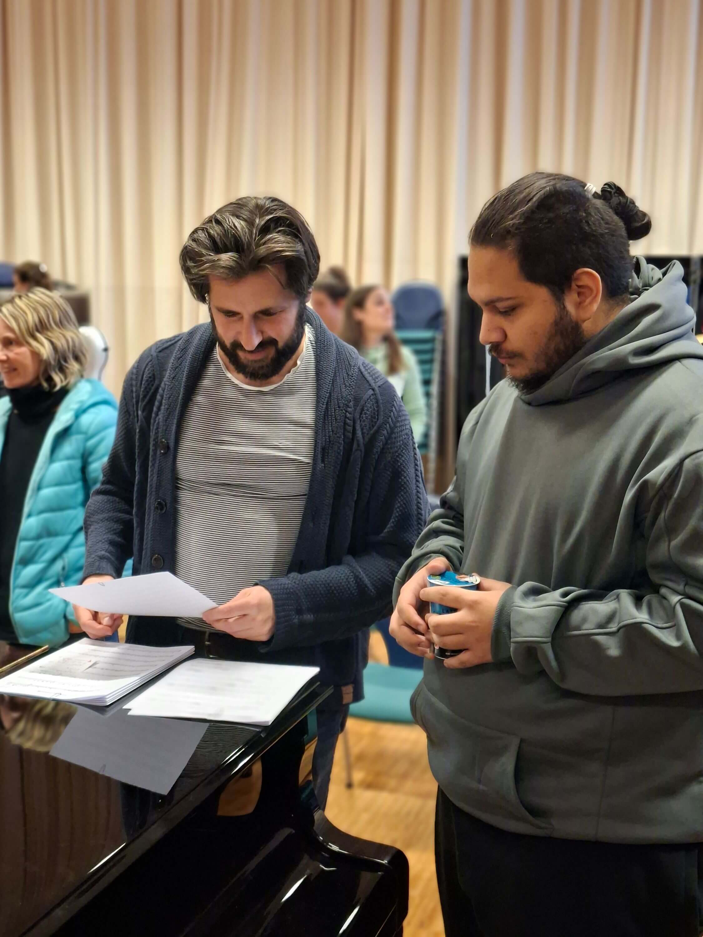 Konzertmeister Timo de Leo mit Attila von der Band
